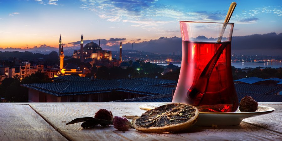 Il fascino di un tè a Istanbul